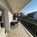Luxury Wellness Penthouse דירה